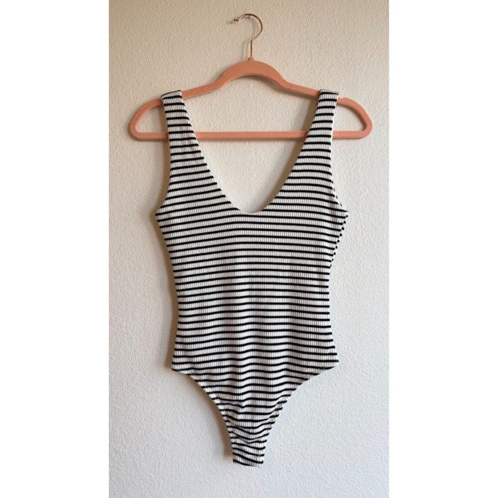 Lulu's Ribbed Scoop Neck and Back Bodysuit in Black & Cream Stripe size Small